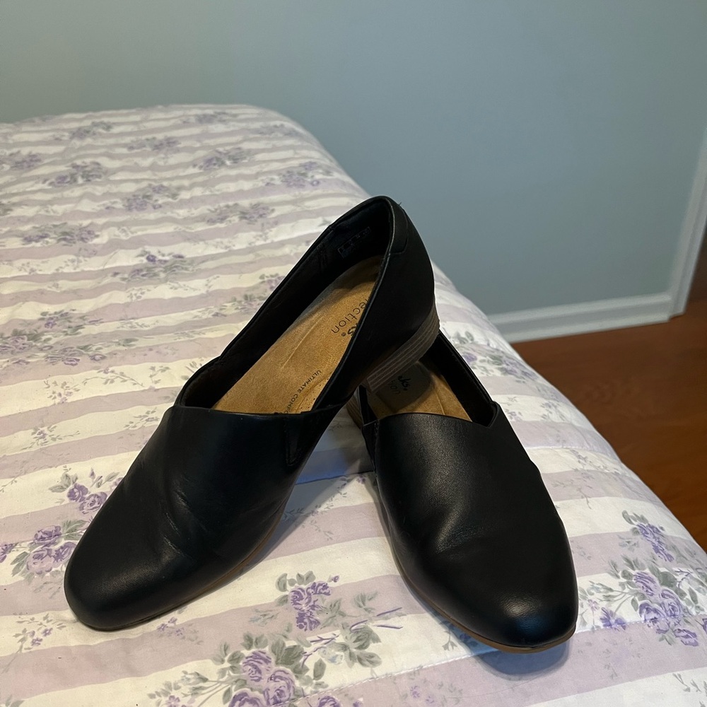 NWOT Clarks Black Leather Flats Versatile Loafers